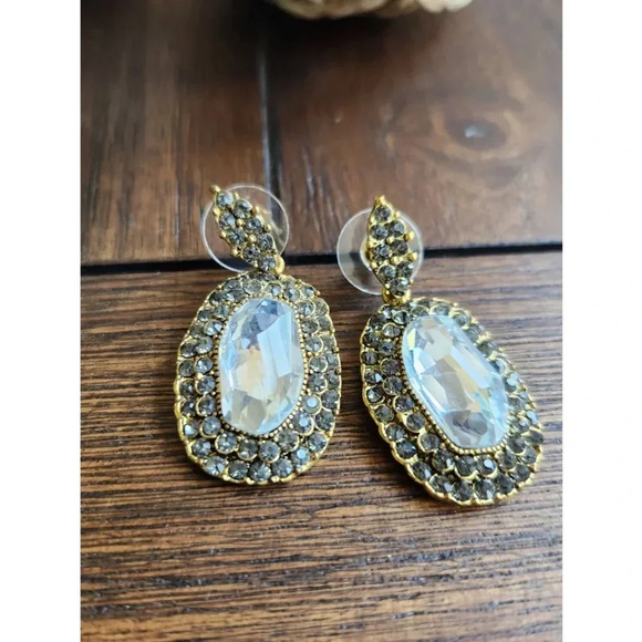 🦃50% OFF $20🦃Gold, White, and Gray Crystal Earrings With Push Back - Picture 3 of 7